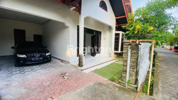 image DISEWAKAN RUMAH BESAR 1 LANTAI DI SIDAKARYA, DEKAT RENON - SIAP HUNI  (1)