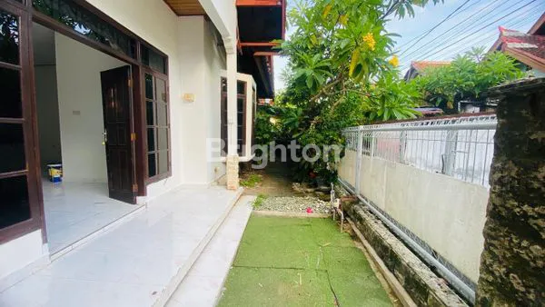 image DISEWAKAN RUMAH BESAR 1 LANTAI DI SIDAKARYA, DEKAT RENON - SIAP HUNI  (2)