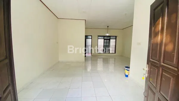 image DISEWAKAN RUMAH BESAR 1 LANTAI DI SIDAKARYA, DEKAT RENON - SIAP HUNI  (3)