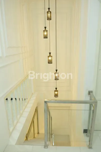 image RUMAH SEWA PLAMONGAN INDAH FURNISH MURAH DENGAN FASILITAS MEWAH (6)