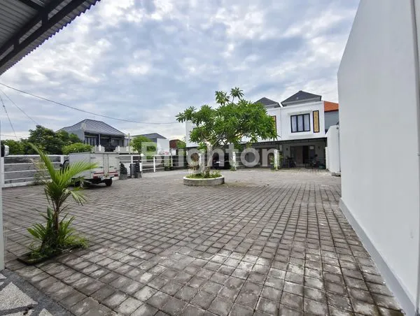 image DISEWAKAN RUMAH 2 LANTAI MODERN DI SIDAKARYA , LOKASI NYAMAN & LUAS   (2)