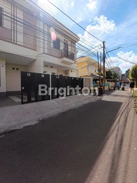 image RUMAH BARU 3 LT DURI KEPA DKT TANJUNG DUREN ROW 2 MOBIL JAKARTA BARAT (2)
