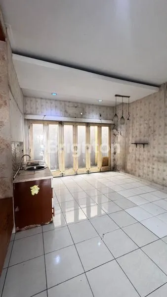 image RUMAH 2 LANTAI DI FLUORITE GADING SERPONG (3)