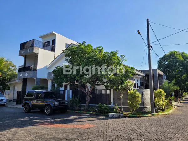 image RUMAH HOOK 3 LANTAI SIAP HUNI GARDEN DIAN REGENCY (1)