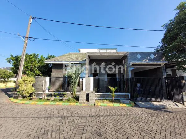 image RUMAH HOOK 3 LANTAI SIAP HUNI GARDEN DIAN REGENCY (2)