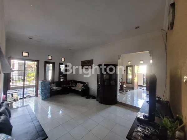 image RUMAH HOOK 3 LANTAI SIAP HUNI GARDEN DIAN REGENCY (5)