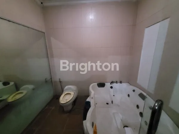 image RUMAH HOOK 3 LANTAI SIAP HUNI GARDEN DIAN REGENCY (6)