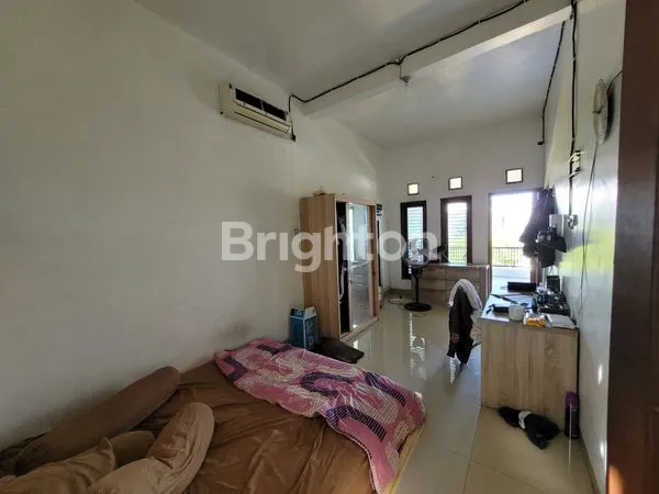 image RUMAH HOOK 3 LANTAI SIAP HUNI GARDEN DIAN REGENCY (7)