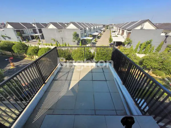 image RUMAH HOOK 3 LANTAI SIAP HUNI GARDEN DIAN REGENCY (8)