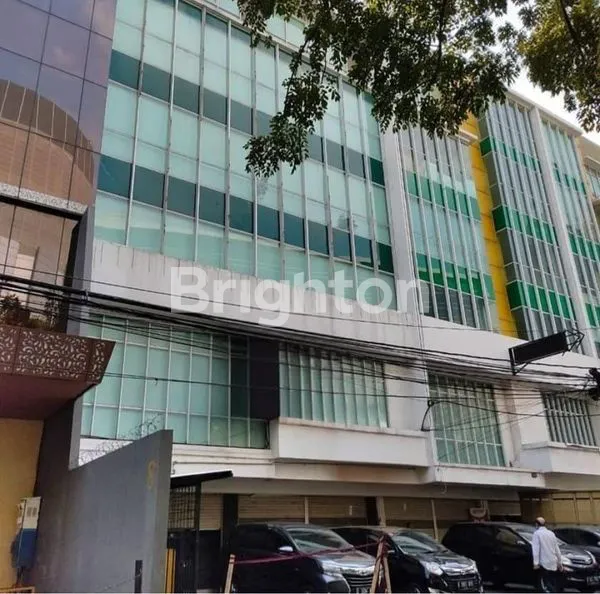 DI SEWAKAN GEDUNG 6,5 LANTAI EX RESTORAN TANAH ABANG