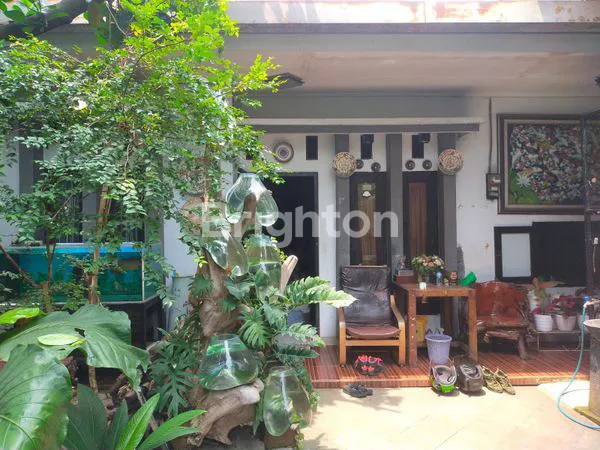 image JUAL RUMAH ASRI TAMAN DAN NYAMAN ADA SAUNG KAYU 2 LANTAI DI MEKARSARI CIMANGGIS  (2)