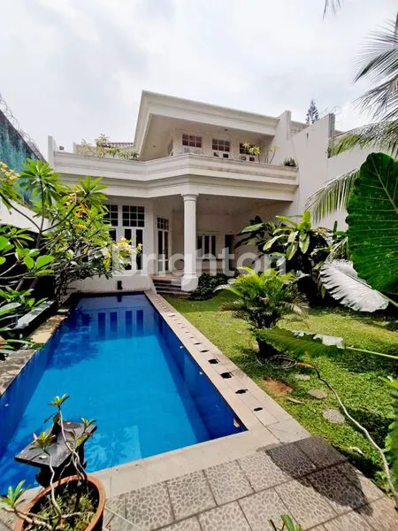 image SEWA RUMAH 2,5 LANTAI ASRI LENGKAP DENGAN KOLAM RENANG DAERAH KEMANG JAKARTA SELATAN (7)