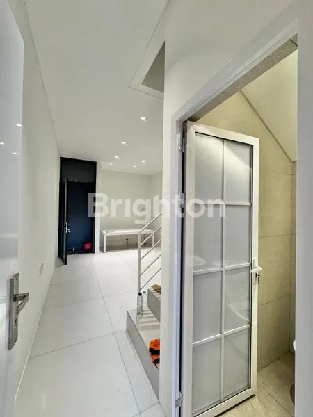 image RUMAH BARU 3 LANTAI ROW 2 MOBIL DEKAT MAL CENTRAL PARK DI TANJUNG DUREN JAKARTA BARAT (3)