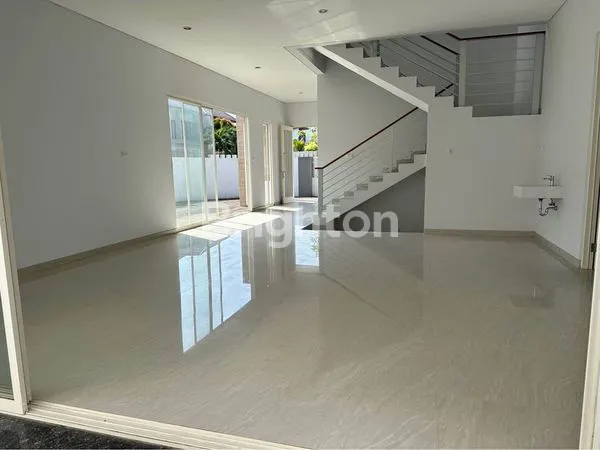 image JUAL RUMAH 2LANTAI KERTAJAYA INDAH REGENCY SURABAYA TIMUR (4)