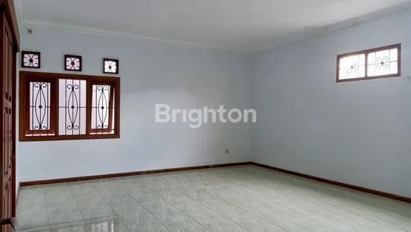 image MURAH, RUMAH 2 LANTAI, FULL FURNISH KAYU JATI DI MANYAR TIRTOYOSO (7)