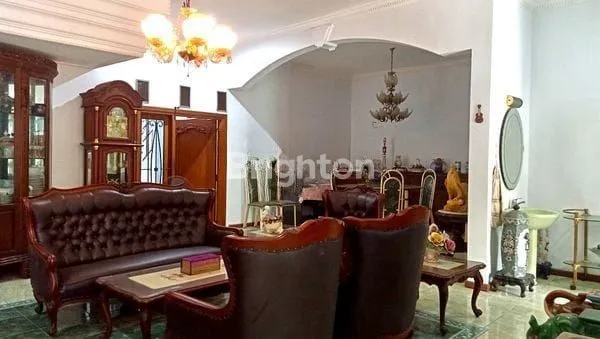 image MURAH, RUMAH 2 LANTAI, FULL FURNISH KAYU JATI DI MANYAR TIRTOYOSO (5)