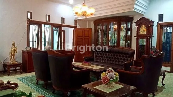 image MURAH, RUMAH 2 LANTAI, FULL FURNISH KAYU JATI DI MANYAR TIRTOYOSO (4)