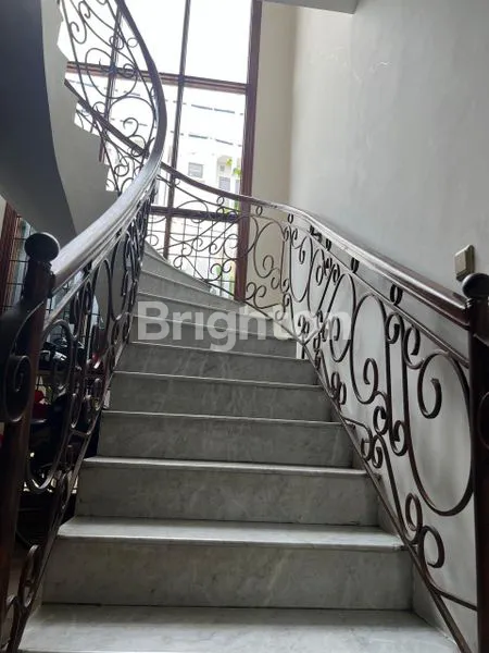 image RUMAH BESAR TOMANG DEKAT S PARMAN (8)