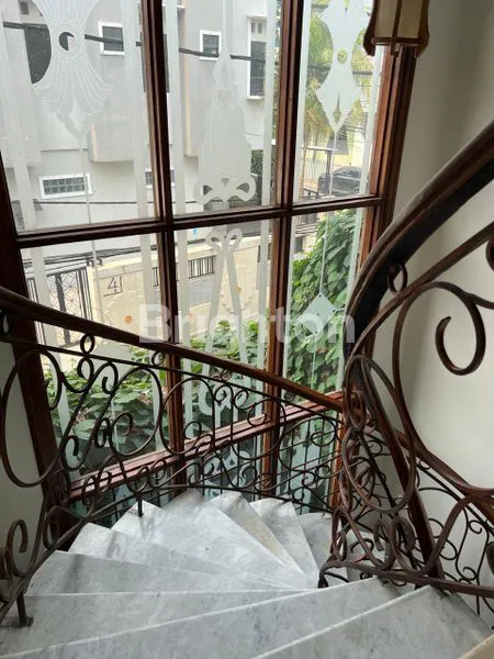 image RUMAH BESAR TOMANG DEKAT S PARMAN (2)