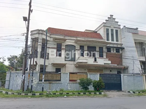 image RUMAH HOOK TERAWAT LOKASI STRATEGIS, BISA UTK USAHA, NGINDEN INTAN SELATAN (1)