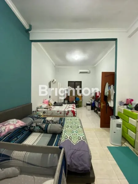 image RUMAH TERAWAT 2 LANTAI RUNGKUT ASRI HARGA 2M AN NEGO SAMPE DEAL (2)