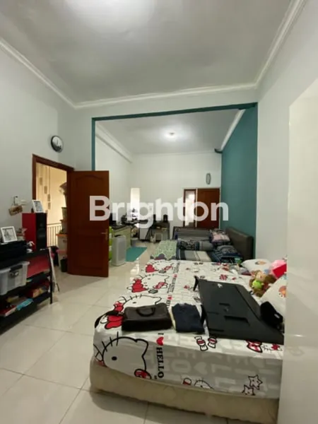 image RUMAH TERAWAT 2 LANTAI RUNGKUT ASRI HARGA 2M AN NEGO SAMPE DEAL (4)
