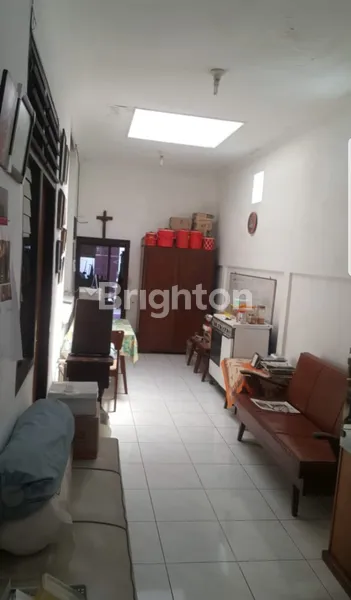 image RUMAH DI JALAN TEUKU UMAR SURABAYA PUSAT LOKASI STRATEGIS (6)