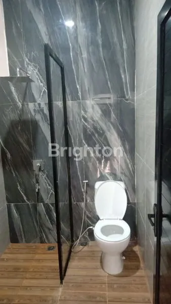 image RUMAH MEWAH 2 LANTAI LT 144M² DI KOTA WISATA (5)