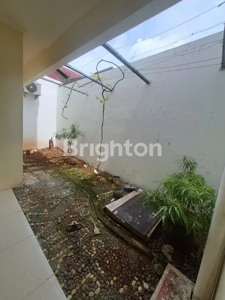 image RUMAH MEWAH DAN PREMIUM 2 LANTAI, DI KAWASAN JAGAKARSA,BEBAS BANJIR, DEKAT TOL, RS & FASILITAS UMUM, HARGA TERBAIK! (3)