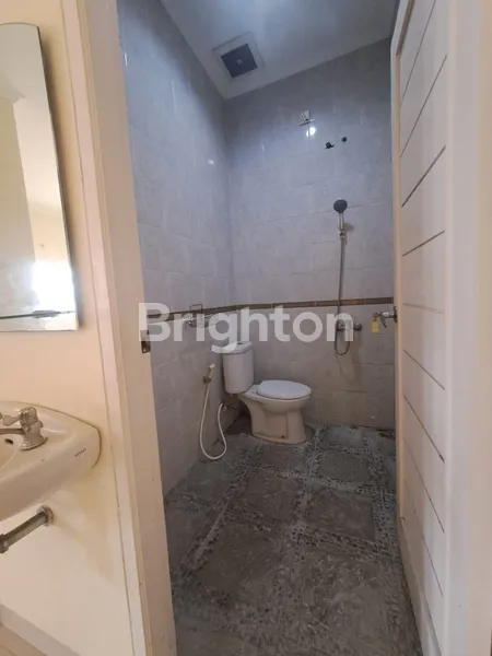 image RUMAH MEWAH DAN PREMIUM 2 LANTAI, DI KAWASAN JAGAKARSA,BEBAS BANJIR, DEKAT TOL, RS & FASILITAS UMUM, HARGA TERBAIK! (6)