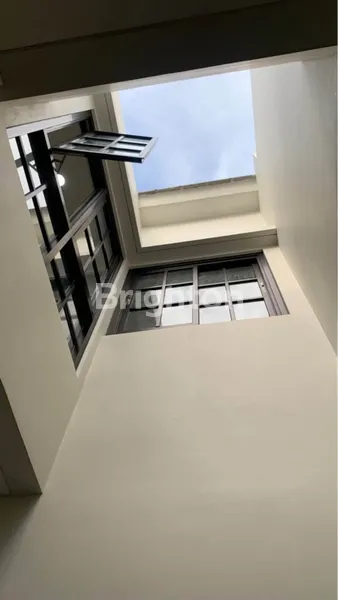 image RUMAH SIAP HUNI 2 LANTAI SELANGKAH KE MERR DI CLUSTER ECO MEDAYU SURABAYA (6)