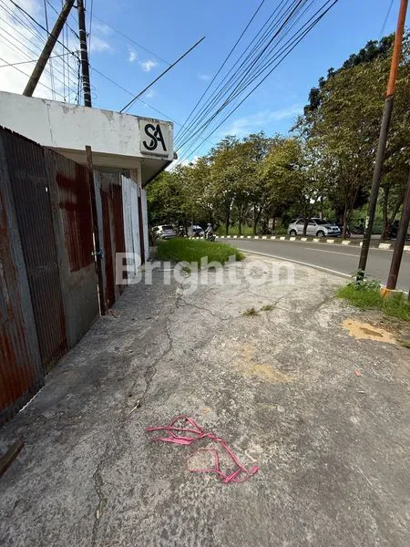 image BANGUNAN BEKAS CAFE PINGGIR JALAN UTAMA (2)