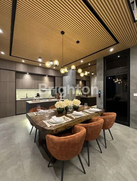 image RUMAH MEWAH LT 144M² DI SAWANGAN DEPOK, ADA LIFT! (2)