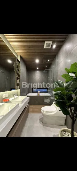 image RUMAH MEWAH 3 LANTAI DENGAN LIFT DI SAWANGAN (2)