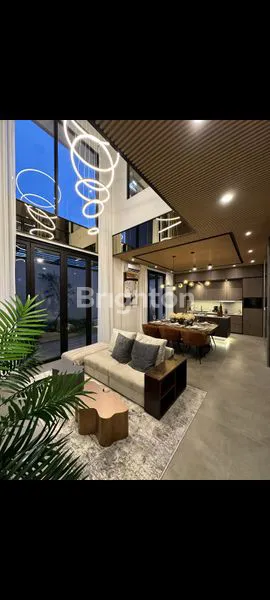 image RUMAH MEWAH 3 LANTAI DENGAN LIFT DI SAWANGAN (6)