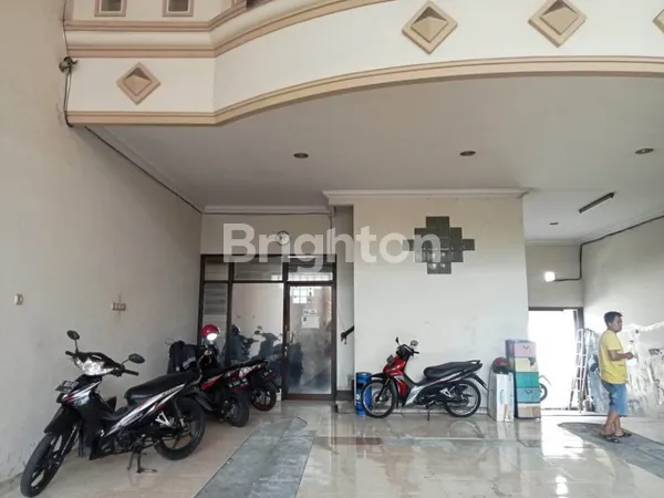 image RUKO RAYA KERTAJAYA SIAP PAKAI COCOK SHOWROOM STRATEGIS DEKAT PUSAT KOTA (3)