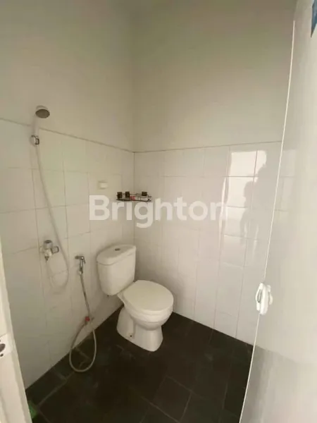 image RUMAH SIAP HUNI KUTISARI ROW JALAN 2 MOBIL STRATEGIS DEKAT PETRA (4)