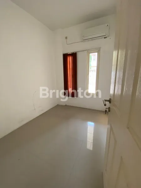 image RUMAH MINIMALIS KUTISARI SIAP HUNI COCOK KOS DEKAT UK PETRA (6)