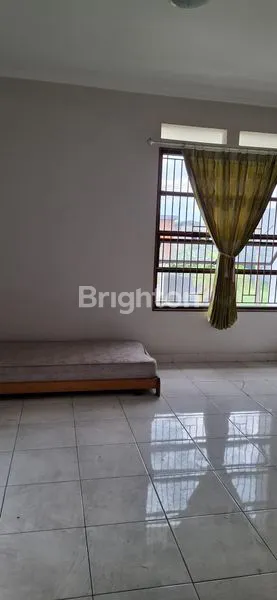 image RUMAH BESAR DISEWAKAN APA ADANYA DI BNR (5)