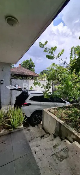 image RUMAH BESAR DISEWAKAN APA ADANYA DI BNR (8)