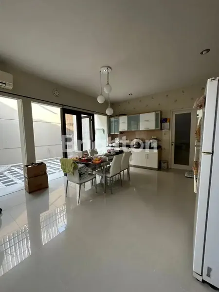 image RUMAH MEWAH ROYAL RESIDENCE (4)