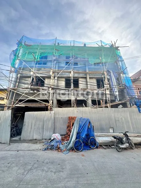 image RUMAH BARU 3 LANTAI ROW 2 MOBIL LEGA DEKAT MAL CENTRAL PARK DI TANJUNG DUREN (1)