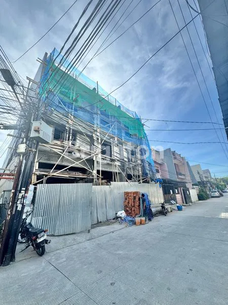 image RUMAH BARU 3 LANTAI ROW 2 MOBIL LEGA DEKAT MAL CENTRAL PARK DI TANJUNG DUREN (2)