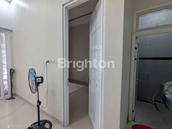 image RUMAH KANTOR BARU STRATEGIS DI KETINTANG SURABAYA! PAS BANGET BUAT HUNIAN NYAMAN ATAU KANTOR (4)