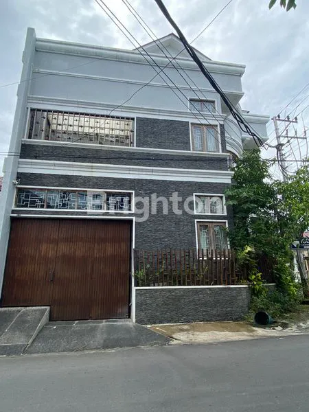 image HUNIAN EKSKLUSIF 2 LANTAI, HADAP TIMUR-UTARA (1)