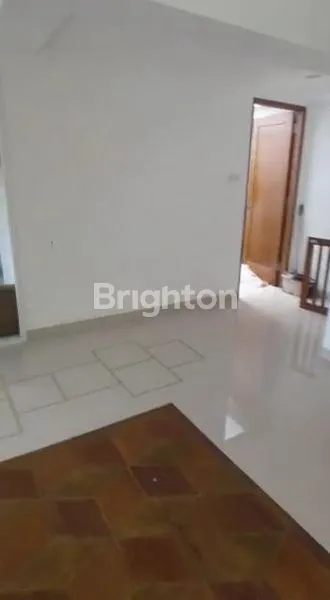 image HUNIAN EKSKLUSIF 2 LANTAI, HADAP TIMUR-UTARA (5)