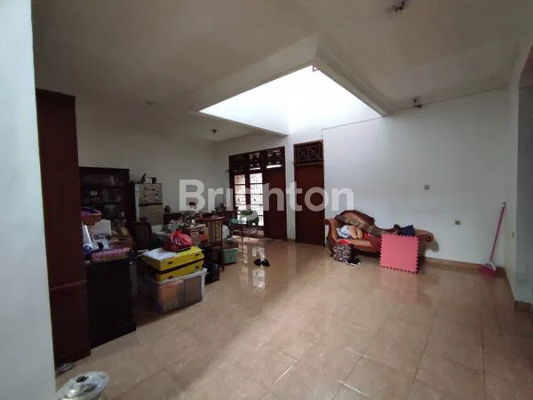 image RUMAH 2 LANTAI, LT 200M², 4 KT, SHM DI PONDOK KELAPA (3)
