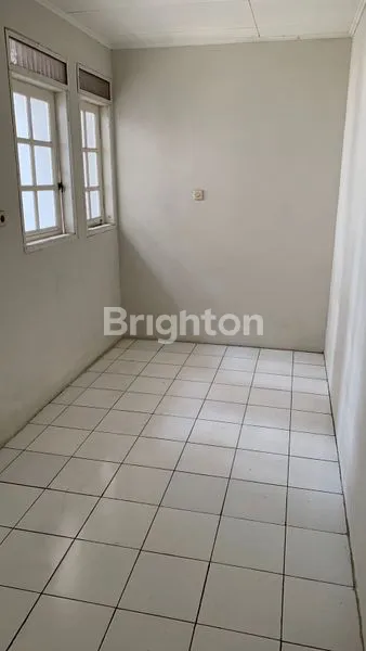 image RUMAH 2 LANTAI LT 144 M2 DI KOTA WISATA (5)