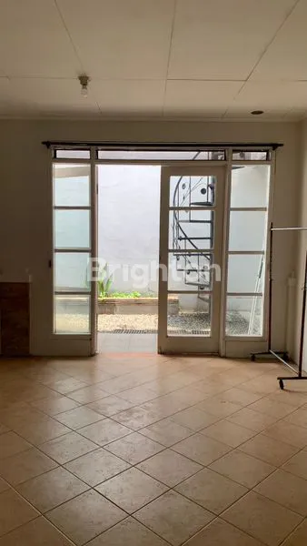 image RUMAH 2 LANTAI LT 144 M2 DI KOTA WISATA (4)