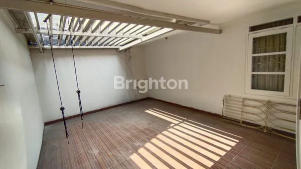 image RUMAH 2 LANTAI LT 180 DI KOTA WISATA (8)